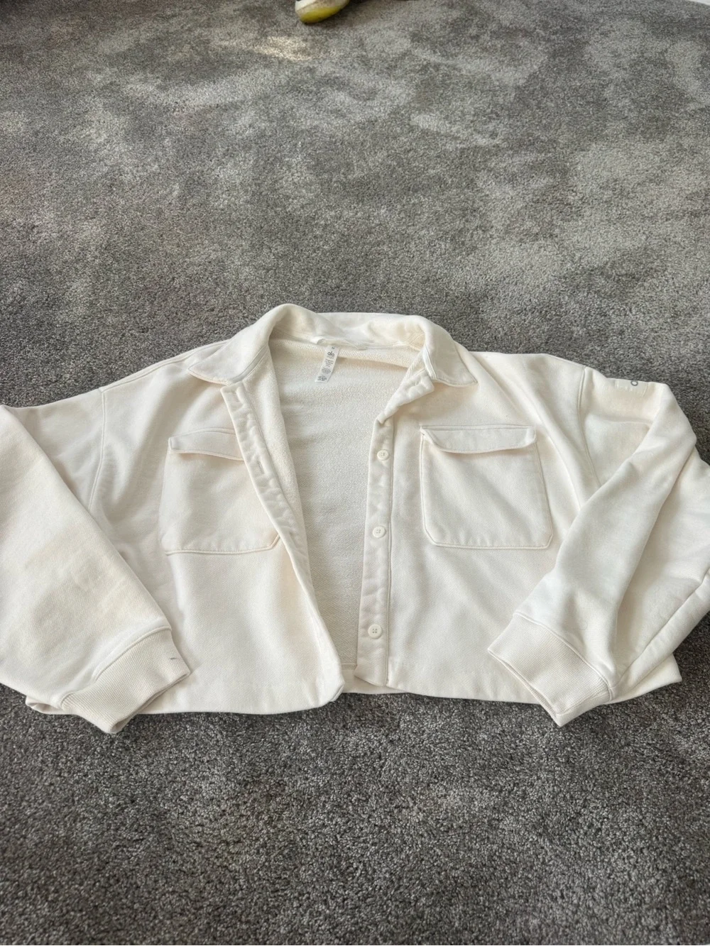 ALO Yoga Cream Cropped Button-Up Jacket
